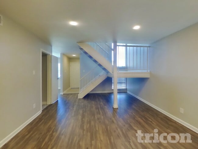 Building Photo - 1712 Hartford Dr