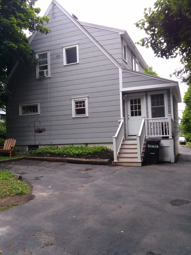 Building Photo - Newly Renovated House For Rent in the East...