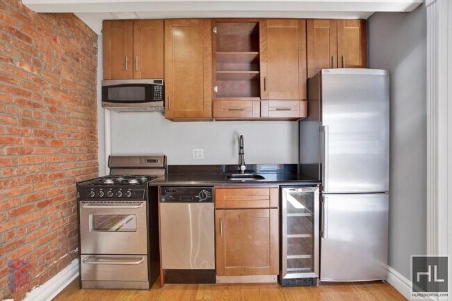 Building Photo - East 9th Street