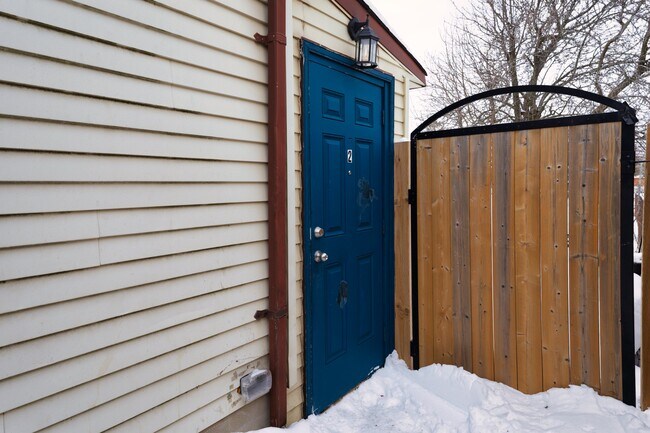 Photo du bâtiment - Stylish 2 Bedroom Basement Suite – All Utilities & Parking Included – $1,925/month