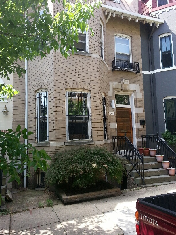 Foto principal - 1728 Willard St NW