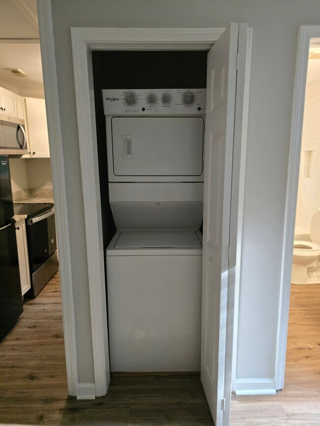 Building Photo - Macon Drive