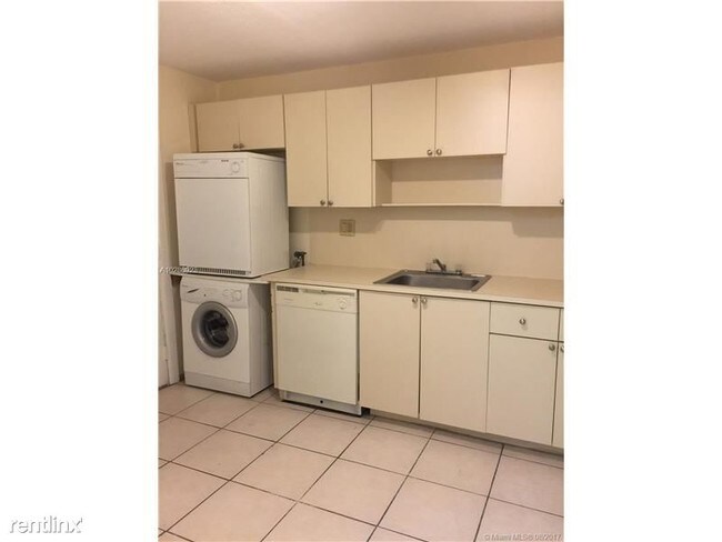 Foto del edificio - 2 br, 2 bath  - 9956 N Kendall Dr # 123-1