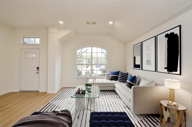 Building Photo - 7903 Thorncroft Manor Ln