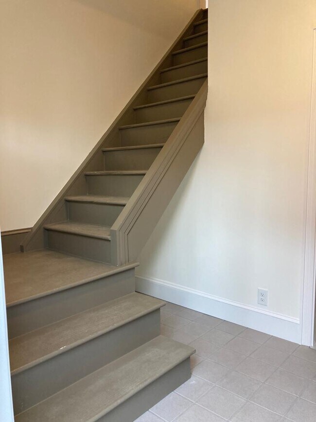 entrance stairs - 2110 E Clearfield St