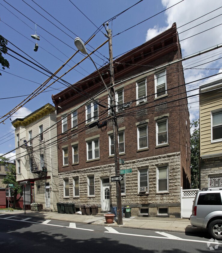 Foto del edificio - 835 Van Duzer St