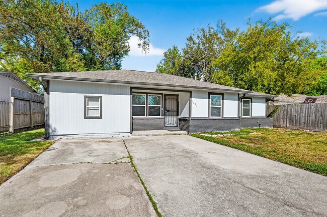 Foto del edificio - 5635 Belarbor St