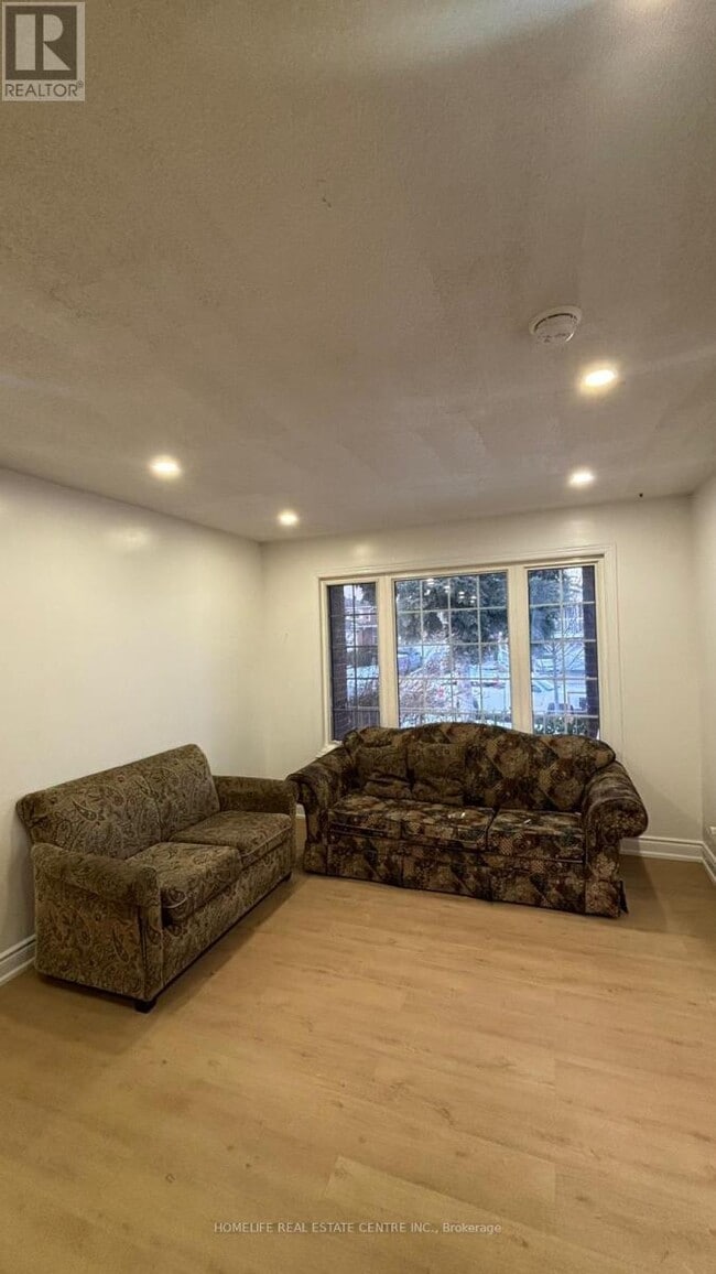 Building Photo - 97 Fairglen Ave