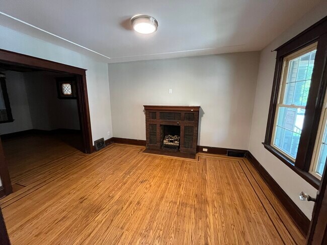 Photo du bâtiment - 203 Fairleigh Av S