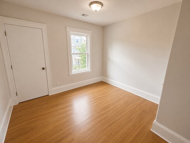 Foto del edificio - 9 Bradford Ave