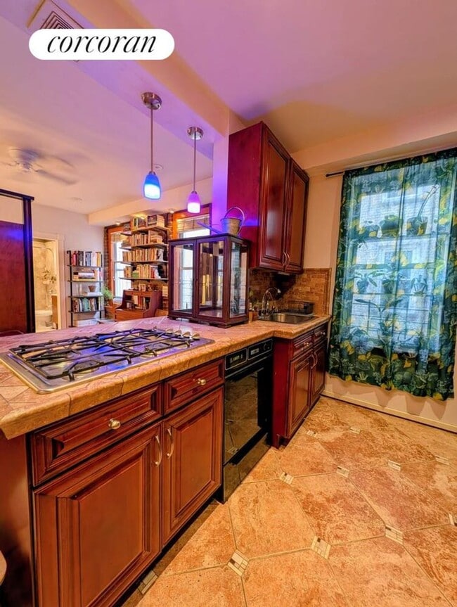 Building Photo - 811 Walton Ave