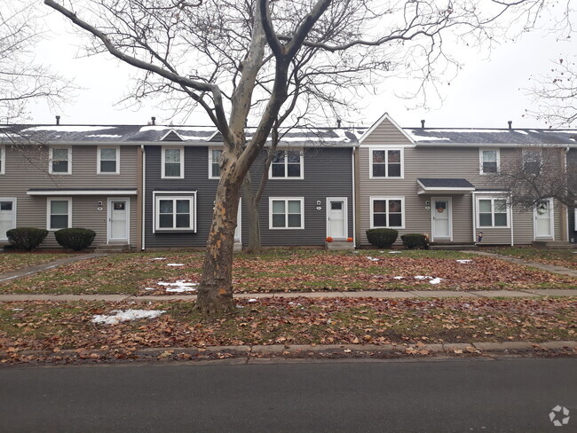 Building Photo - Cedar Hill Townhouses