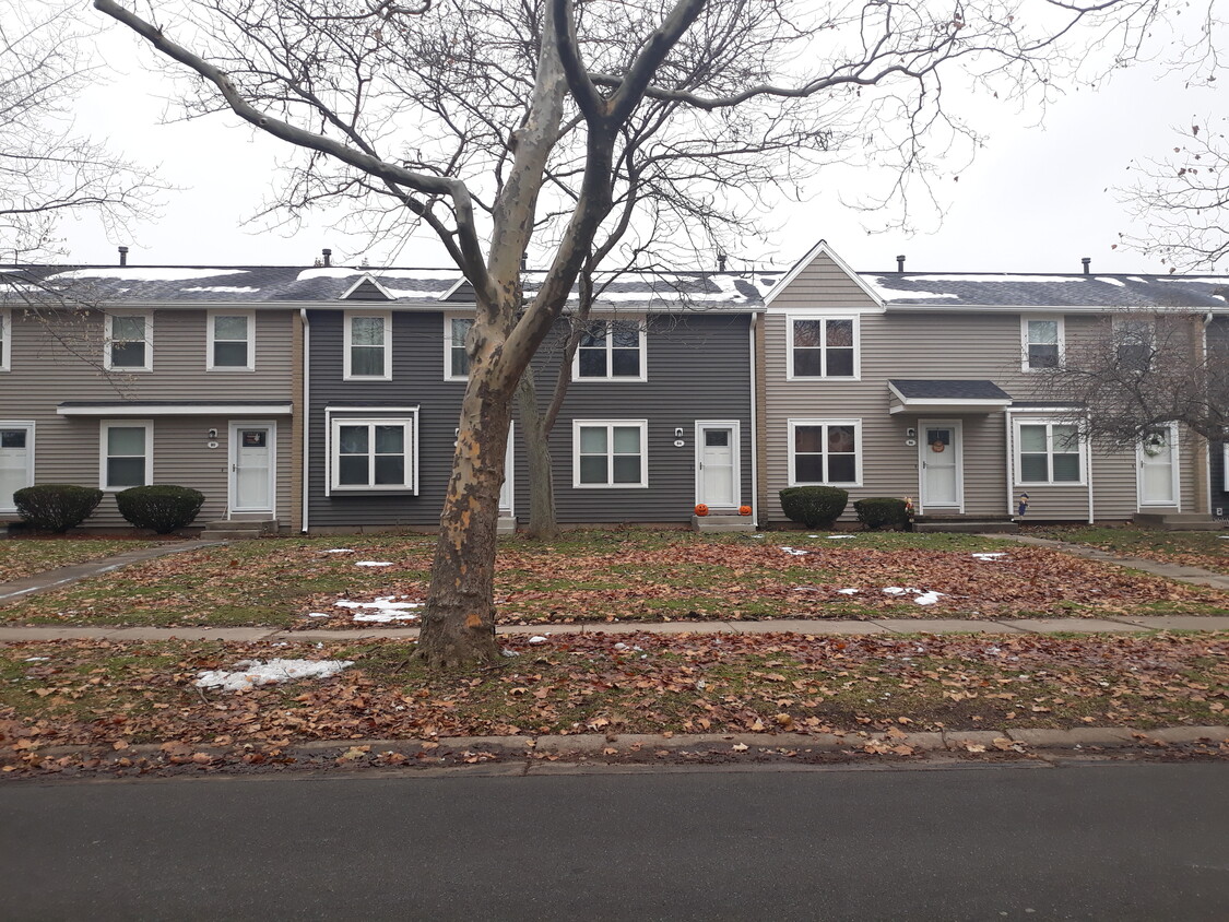 Primary Photo - Cedar Hill Townhouses