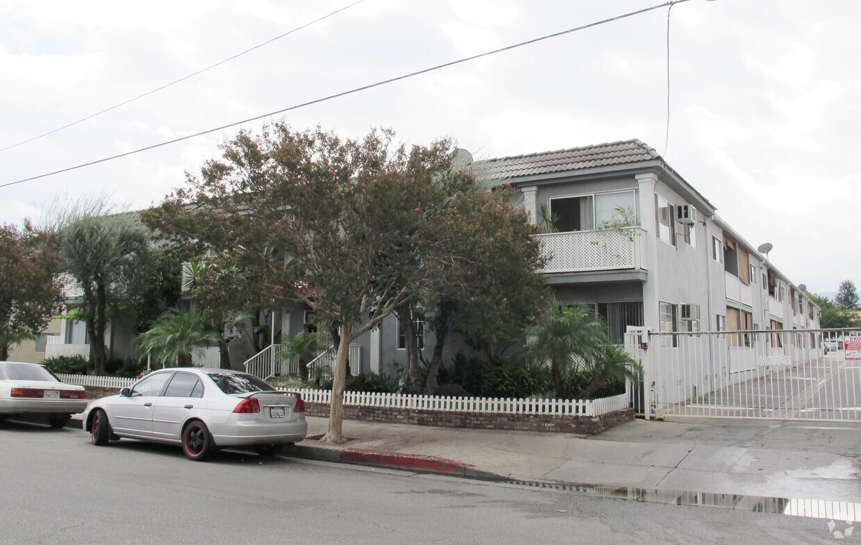 Primary Photo - 18312 Collins St