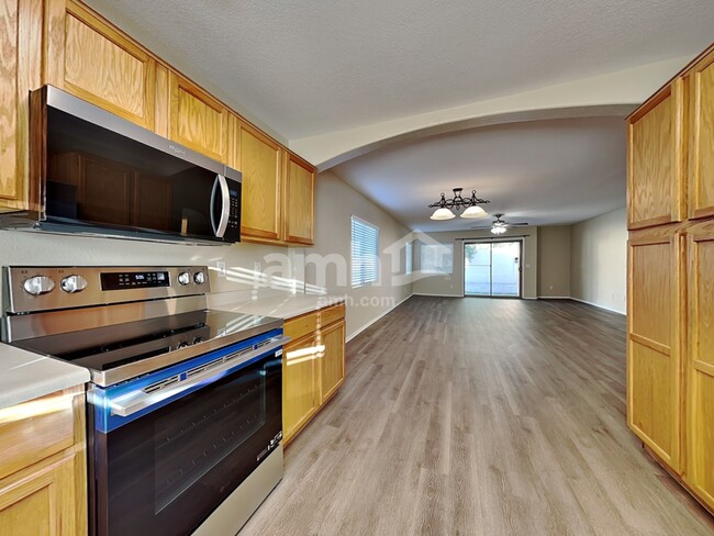 Building Photo - 2605 S Devonna Ln