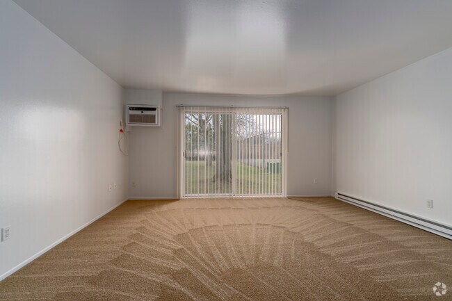 The Summit, 2 habitaciones, 1 baño - 1120 pies cuadrados - Sala de estar - Bristol Hills Apartments