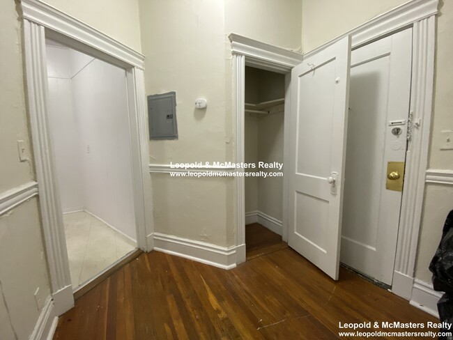 Building Photo - 33 Walbridge St