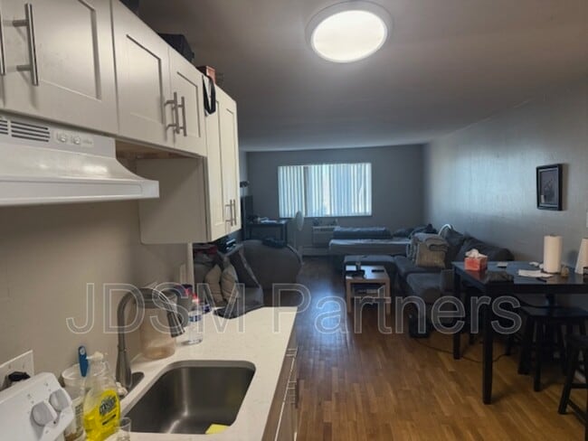 Building Photo - 2187 S Depew St