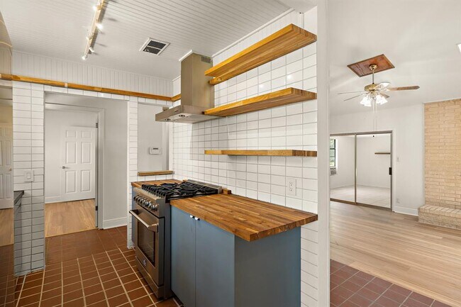 Building Photo - 403 Flournoy Dr