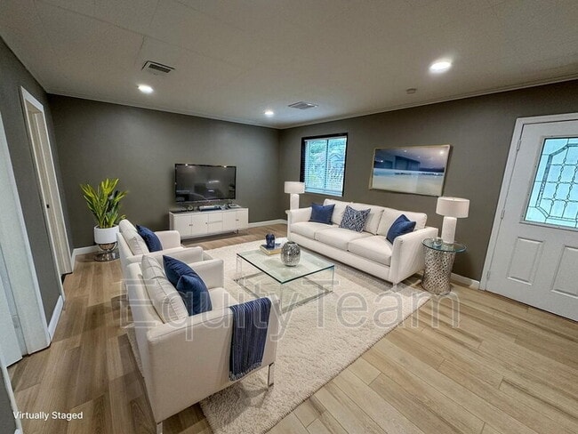 Photo - 8709 Pine Rd House