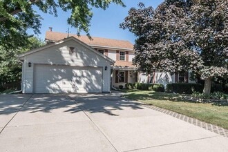 Building Photo - 1055 S Imperial Dr