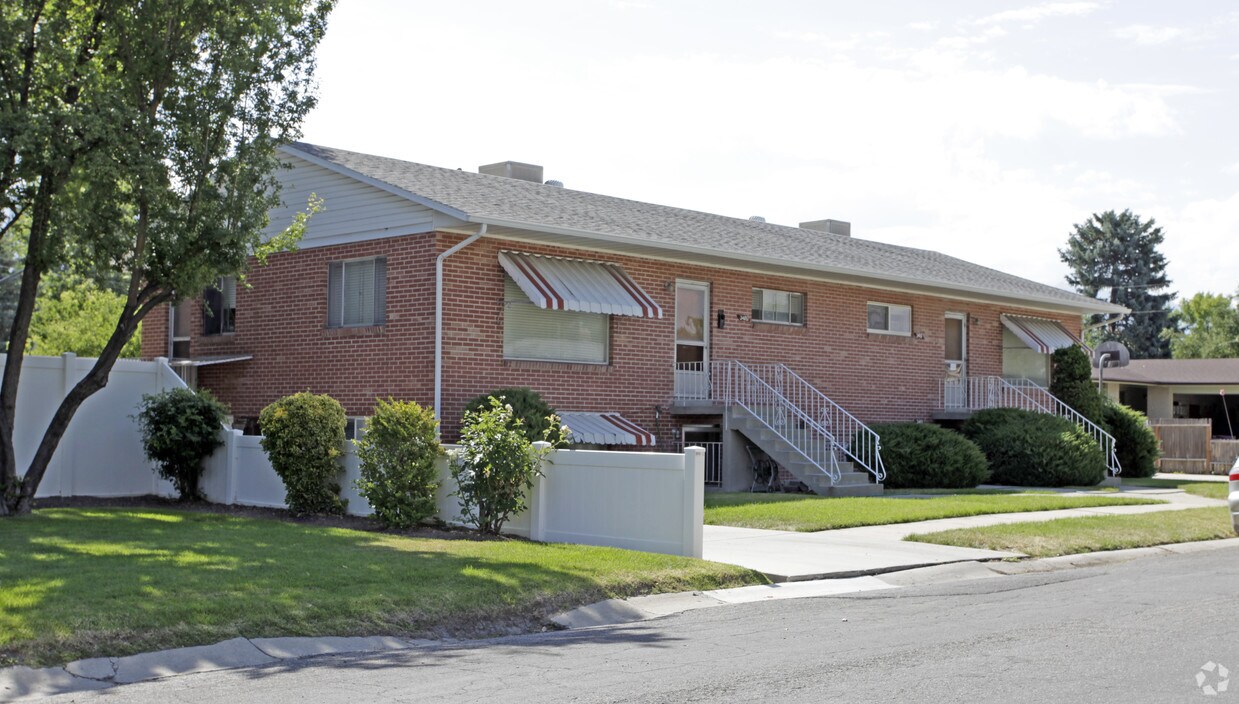 Building Photo - 3409-3415 S Park Meadows St
