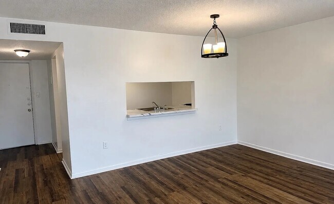 Foto del edificio - 7901 Johnson St