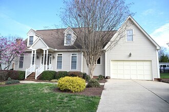 Building Photo - 223 Oakland Dr