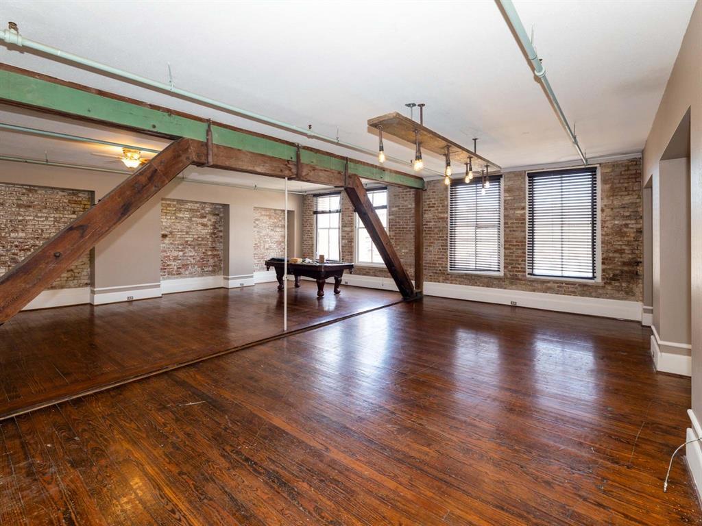 Primary Photo - 2119 Strand St