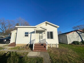 Building Photo - 588 Oak St