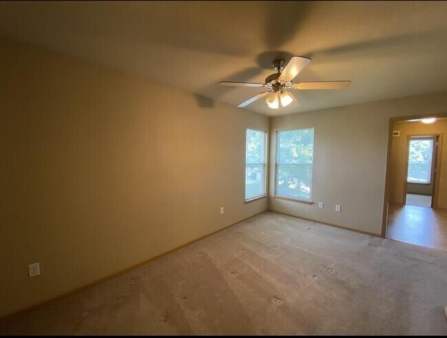 Building Photo - 834 S Woodson Ct