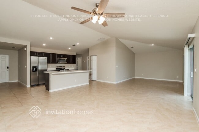 Foto del edificio - 555 NW North Macedo Blvd