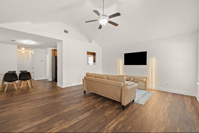 Foto del edificio - 16 Ristona Dr