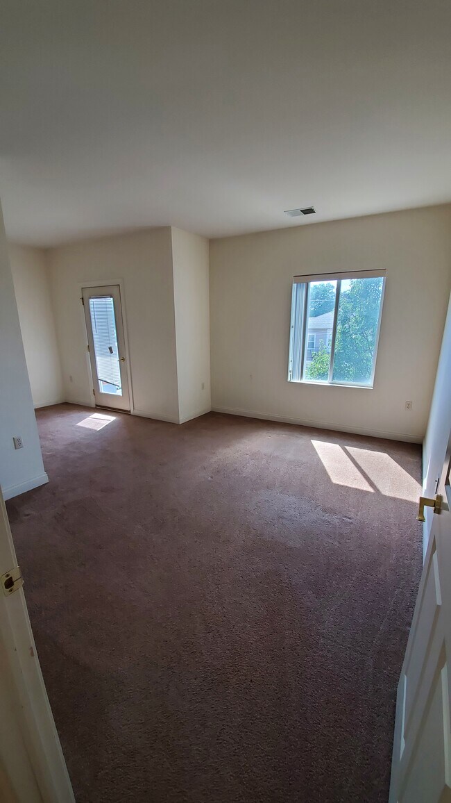 Master Bedroom with balcony - 1923 63rd St