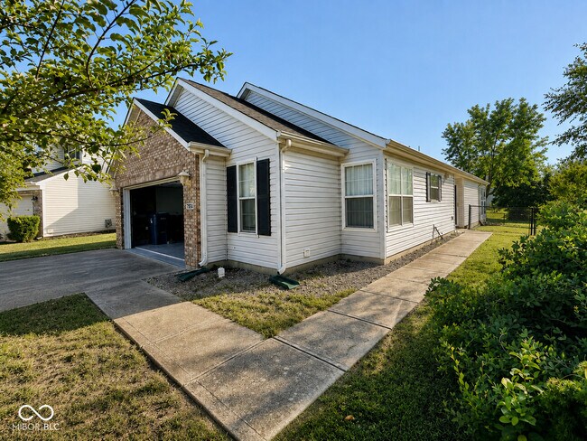 Foto del edificio - 7226 Parklake Cir