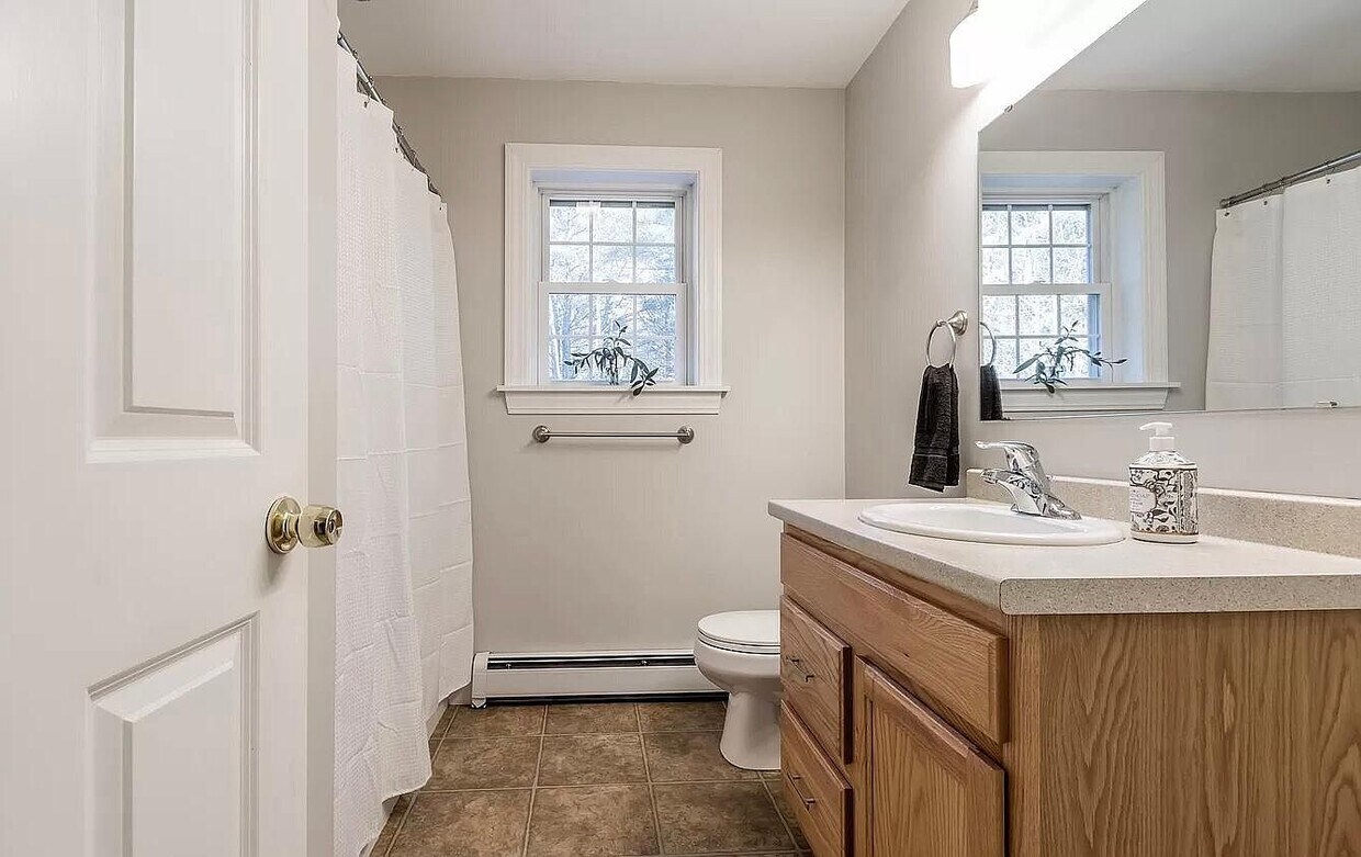 Foto principal - 14 Fieldcrest Dr