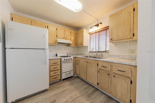 Foto del edificio - 1100 Martinique Dr