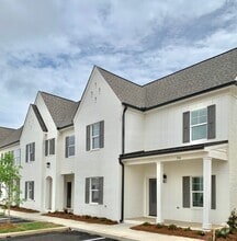 Building Photo - 504 Meadow Ln