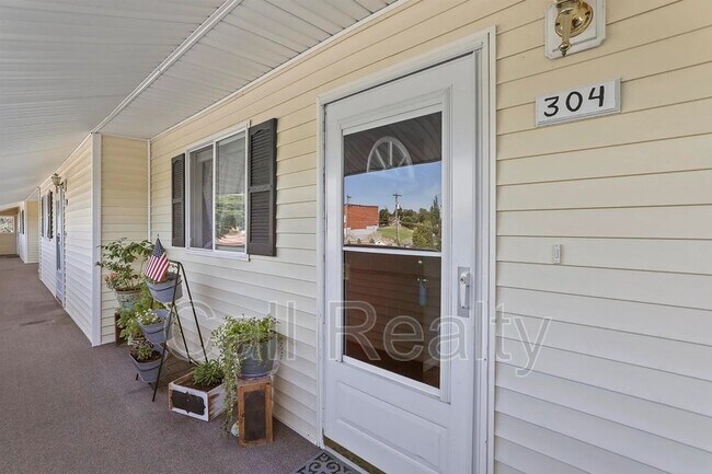 Building Photo - 222 N Hutchinson Rd