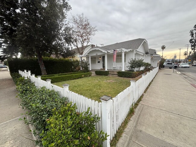 Building Photo - Charming Craftsman Home in Great Covina Lo...