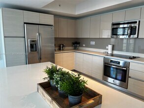 Building Photo - 2600 E Hallandale Beach Blvd