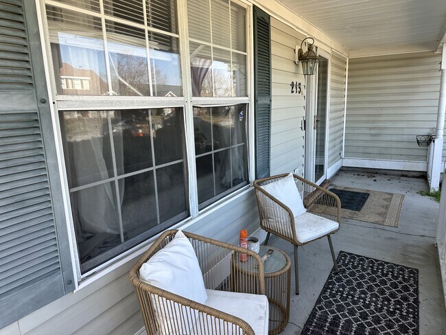 Foto del edificio - 213 Mahogany Dr