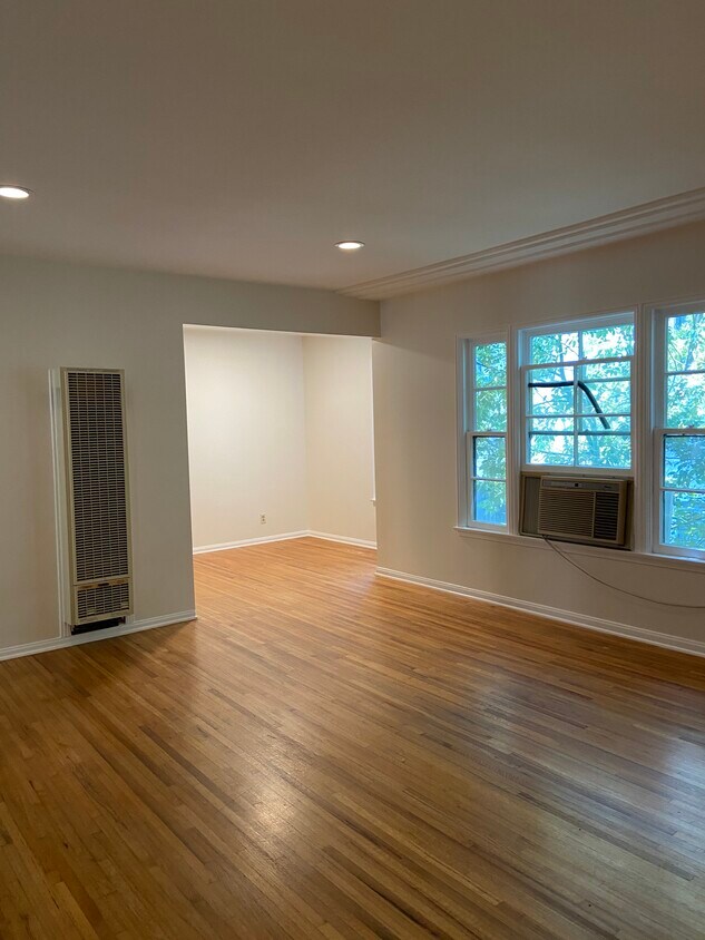 Primary Photo - 408 N Maple Dr