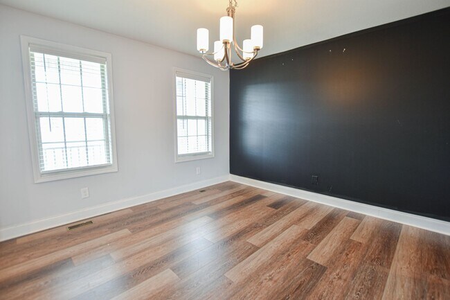 Foto del edificio - Pet Friendly Four Bedroom!