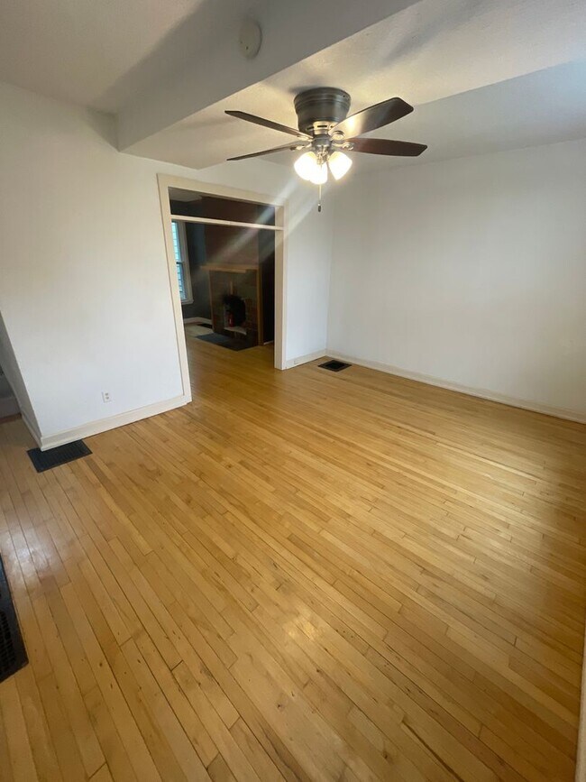 Foto del edificio - AVAILABLE September - 3 Bed/1.5 Bath Home with Lake views!