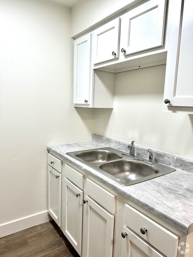 Building Photo - Rally Apartments