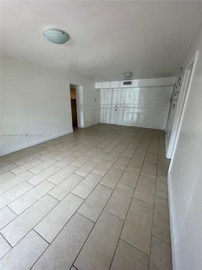 Foto del edificio - 4721 NW 7th St