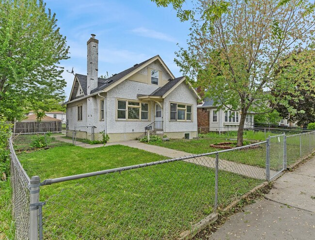 Foto del edificio - 2915 N Logan Ave