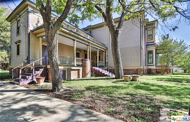 Building Photo - 702 N Penelope St