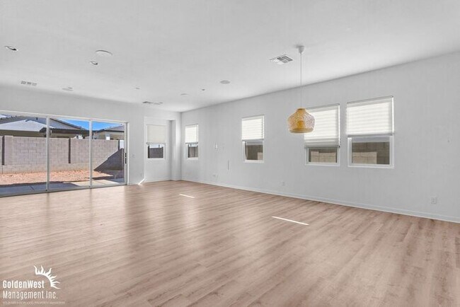 Foto del edificio - Modern 3Bdm 2Ba Home with Spacious Backyard!